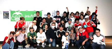 新入社員が挑む！顔が見えるChim↑Pom展手打ち野球大会！