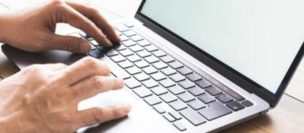 【社員の1日に密着 #4】SNSマーケターの常駐先での働き方 ～リモート業務編～