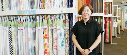 【社員インタビュー】インテリア業界に興味をもったきっかけ。1人の女性と出会い、カーテン専門企業に入社した隠されたストーリー。