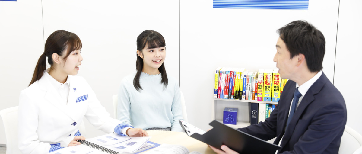 東京個別の教室経営！生徒の指導方針決定・大学生講師の育成など幅広くお任せ！