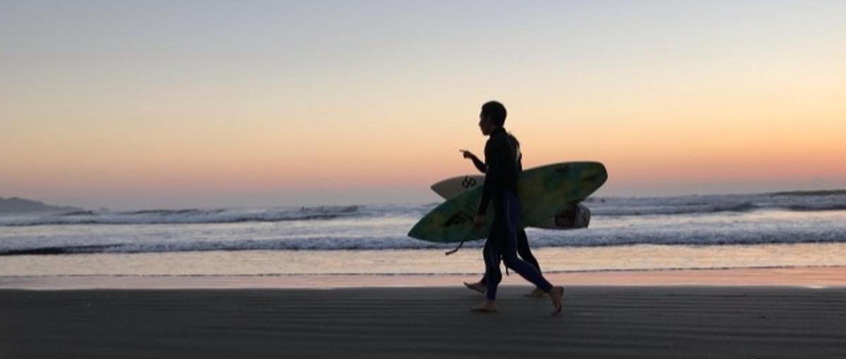  サーフィンしてから仕事へ。その生活叶います、高知県で！｜エンジニア募集