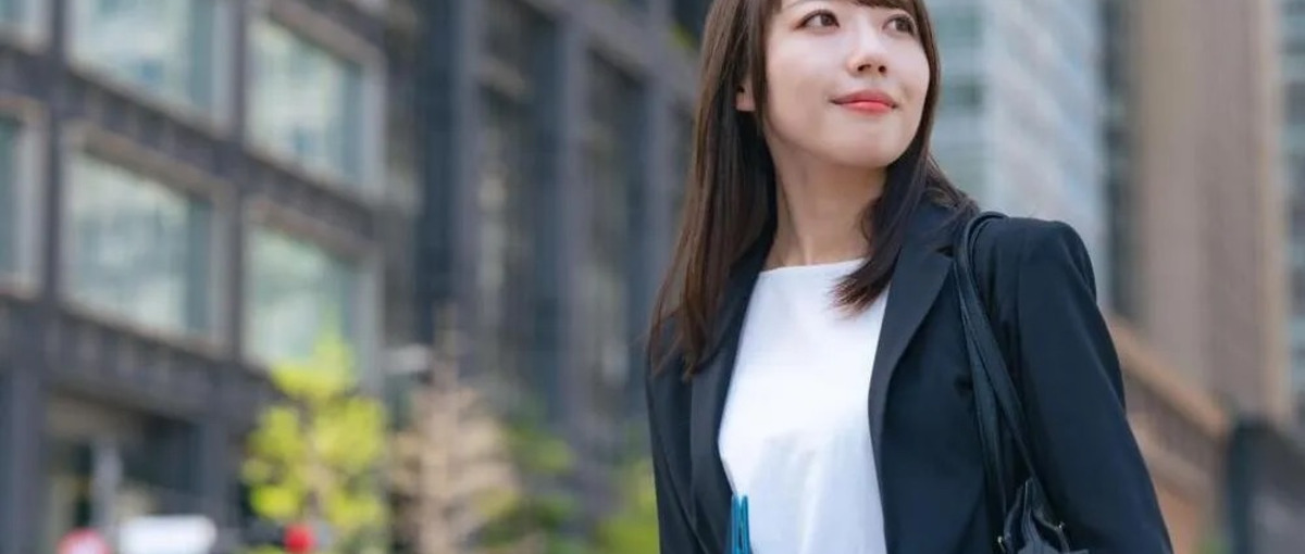 事務職◢◤敷居の高い資産運用を、 誰にとっても身近で、自然な選択肢に。