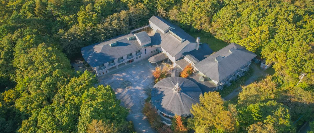 ホテルでもない、ゲストハウスでもない。大自然の泊まれるテーマパーク！