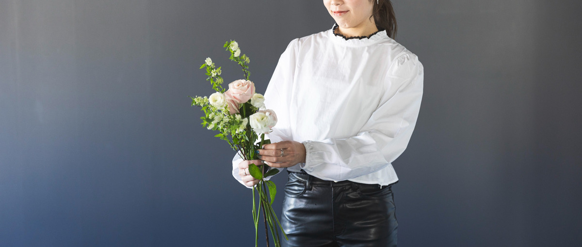 フラワーデザイナー｜贈りたい想いをお花に込めて届けるECのお花屋さんです。