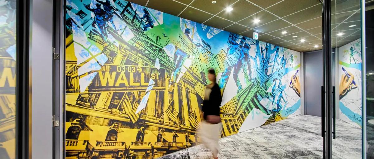 壁画コンセプトはWall Street！仲間と高め合い、未来を掴み取る。