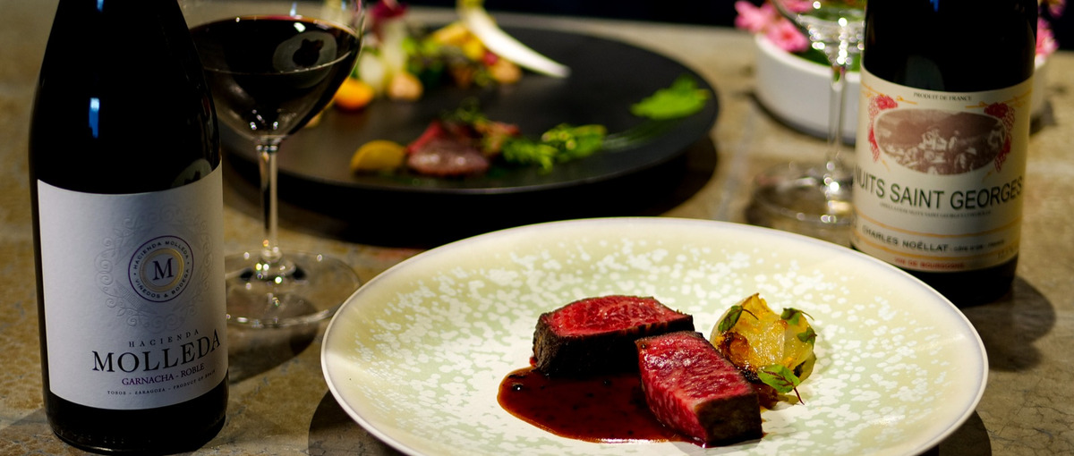 ソムリエ6人在籍！ITと飲食の二刀流で成長するお店で、ホールスタッフ募集