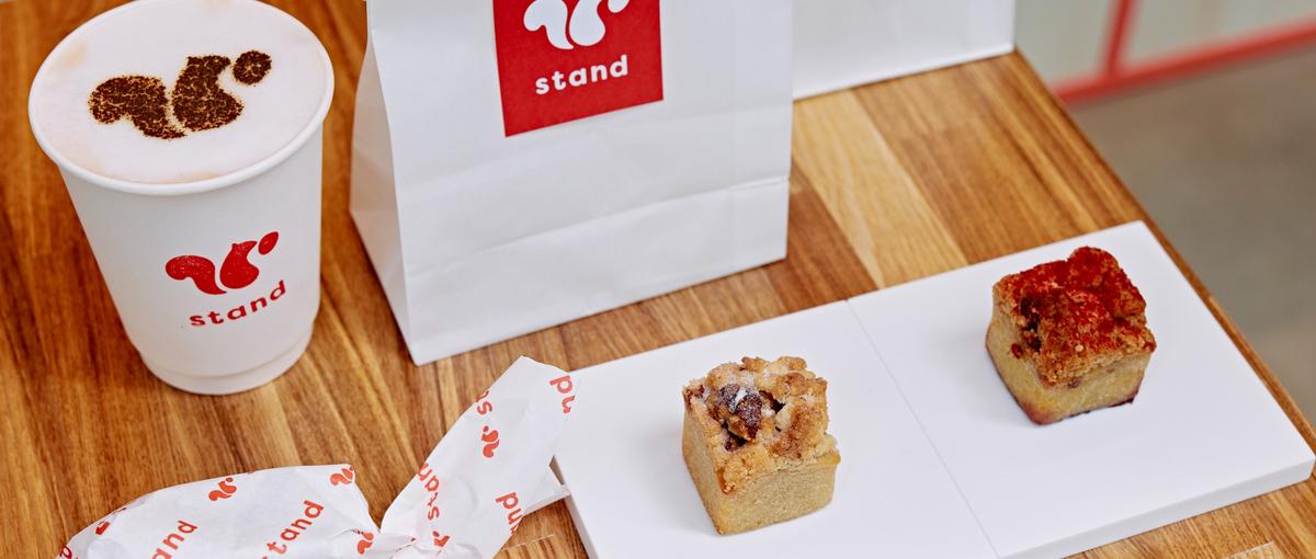 自社で販売するおやつ企画、メーカーと交渉、量産化、販売まで全てに携われます