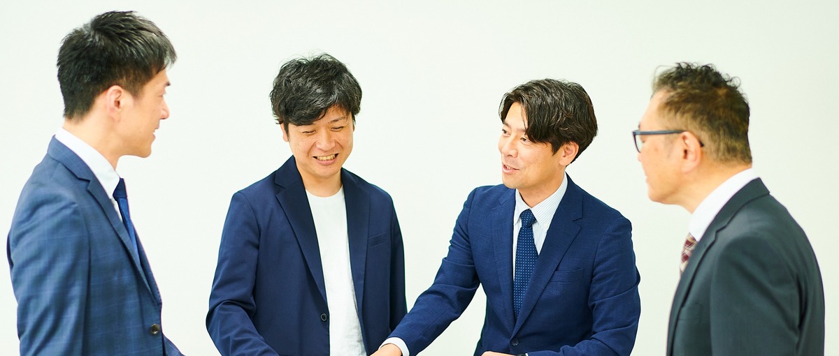 語学力を活かして世界中にレンズをお届け