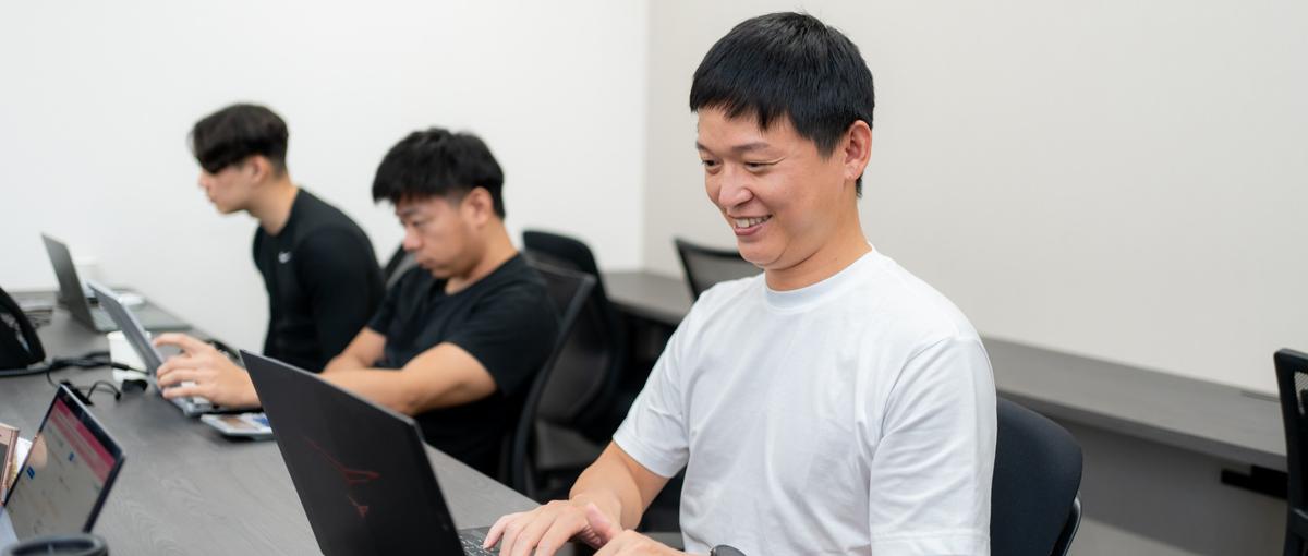 フリーランスでも1人じゃない！教育も充実＆仲間と切磋琢磨できる環境です。