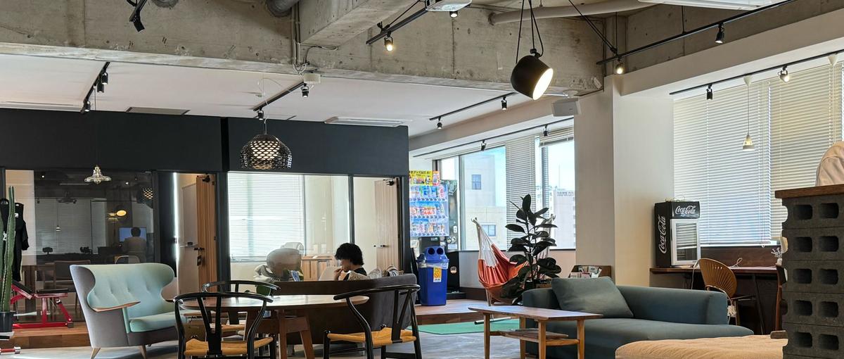 クリエイティブな環境でのシステム開発：秋田でフロントエンドエンジニアを募集