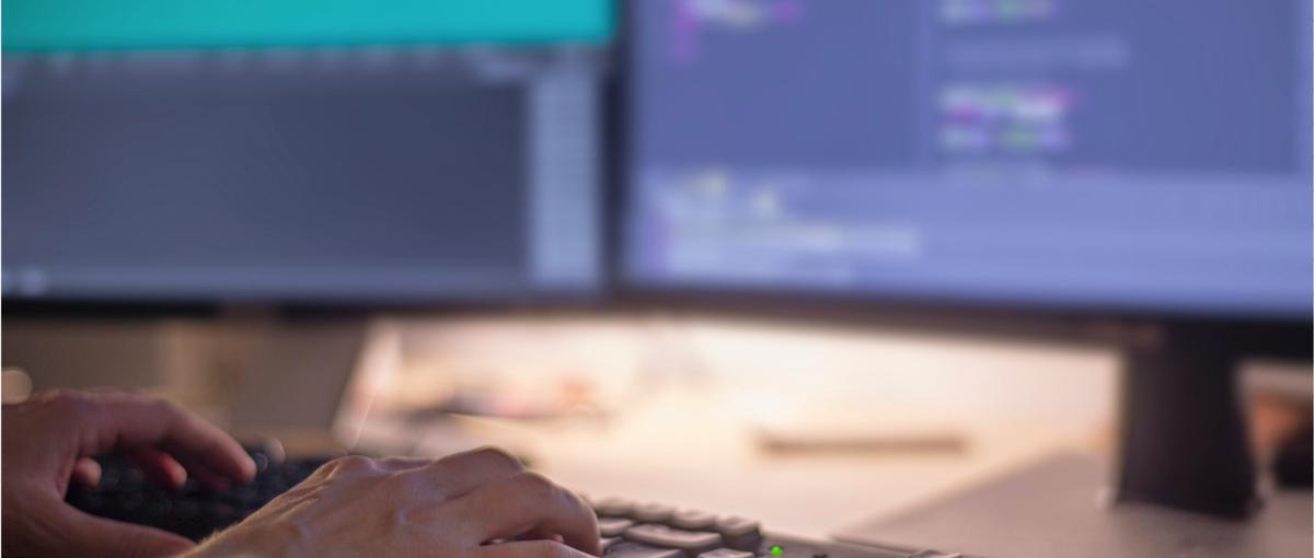 デザインと機能を両立するフロントエンドエンジニア募集					