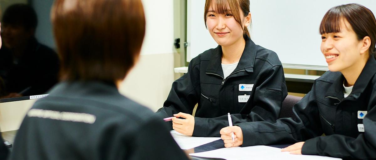 グローバル市場で活躍！光学レンズを広める海外営業職