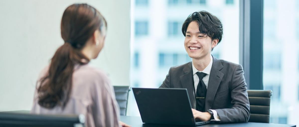 最速6ヶ月でマネージャー／知的好奇心を満たす　縦×横のキャリアパス！