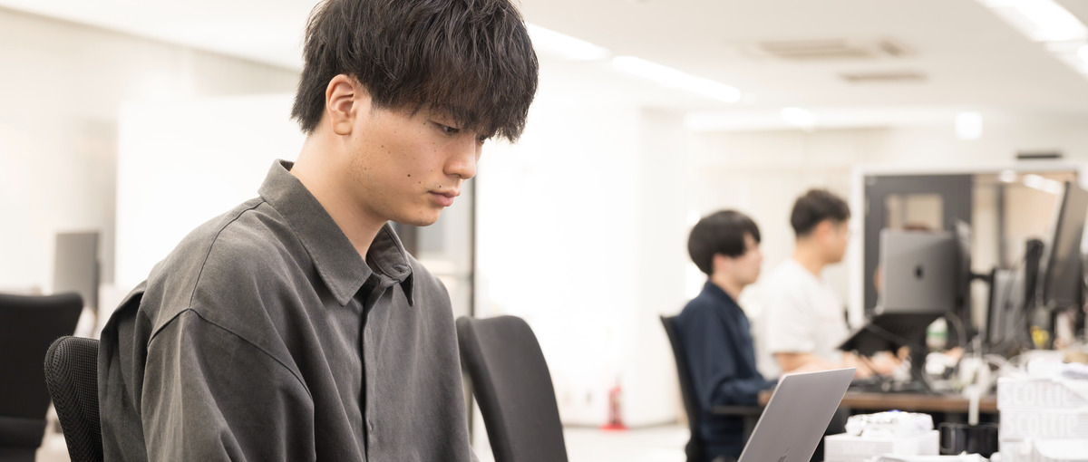 社長直下でスピード感！成長中SaaSの事業戦略の立案・実行・分析に挑戦