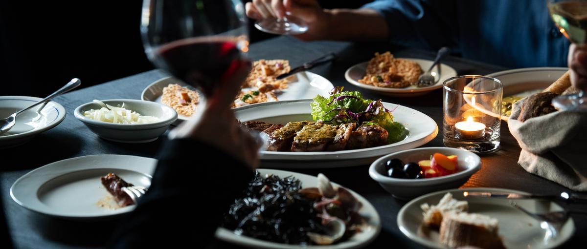 麻布台ヒルズ内／ギャラリー併設レストランのサービス・キッチンスタッフ募集