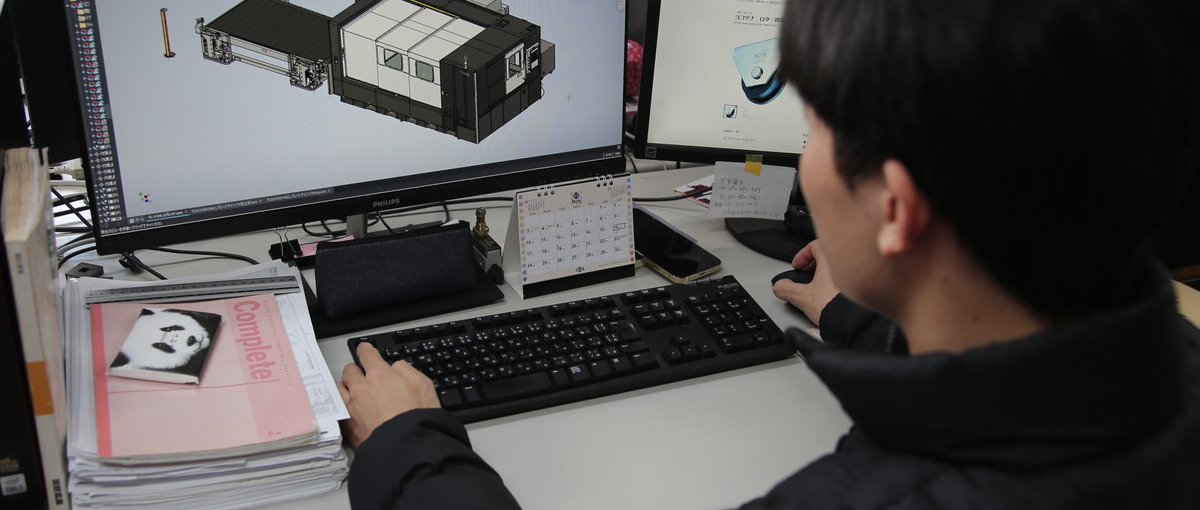  若手が創る！ 次世代レーザ加工機の3D機械設計