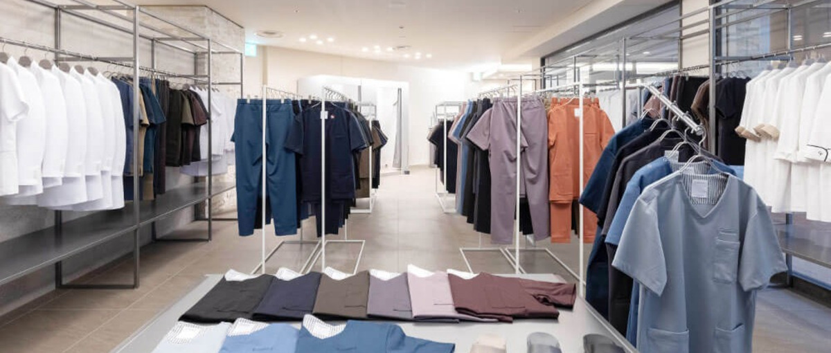 高感度なブランドを育てる仕事。横浜ランドマーク店のプレミアム医療服ブランド