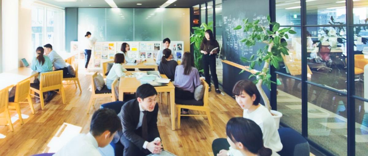 企画や取材を通して企業の魅力を伝えるコンサルライター職