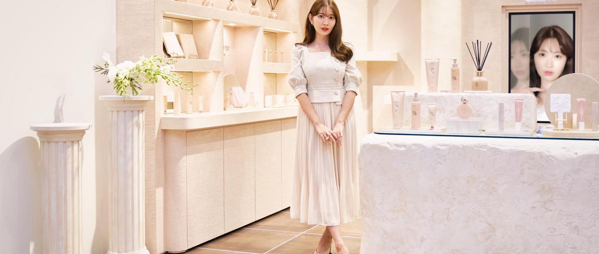  小嶋陽菜プロデュースBEAUTYブランド！大阪ルクアイーレ店の副店長募集