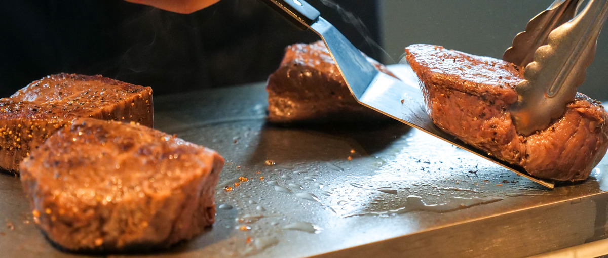 外食系ベンチャーで長期インターン募集🍖手軽にステーキを食べられる店を開発