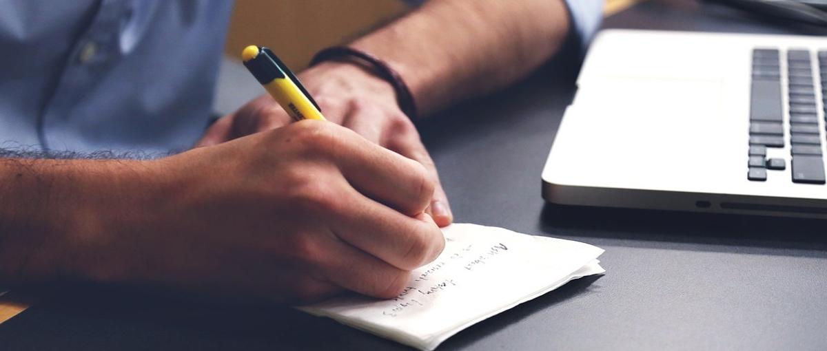 経験ゼロから広告業界！クライアントの事業を守る、広告監修ディレクター募集！