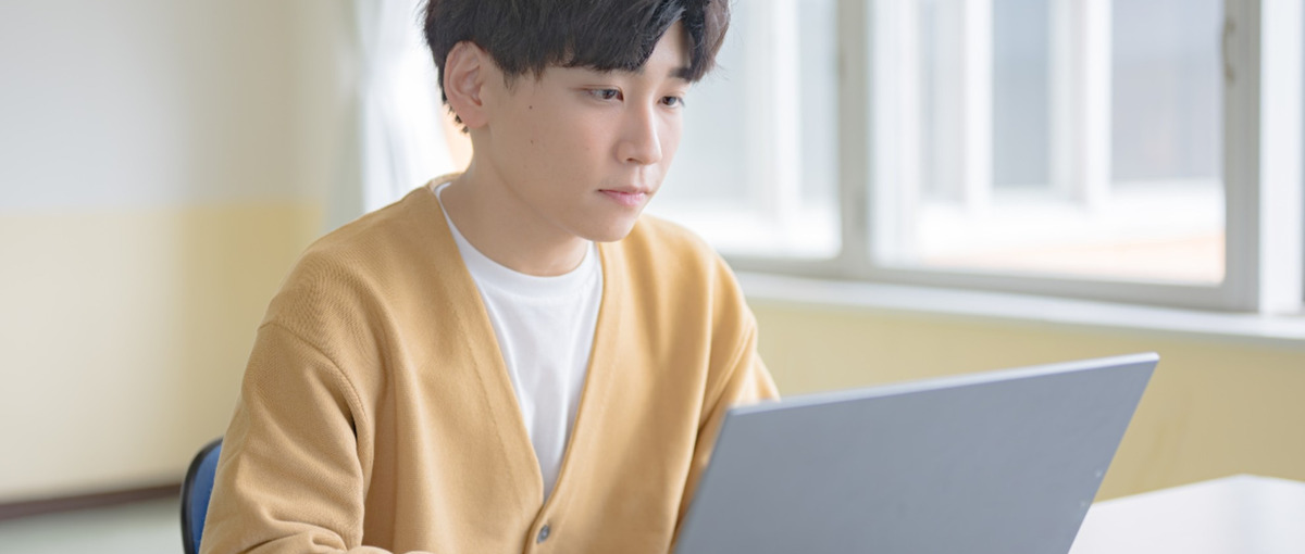 自社就活サイトのPHP開発で実践経験を！働く場所を選ばない長期インターン