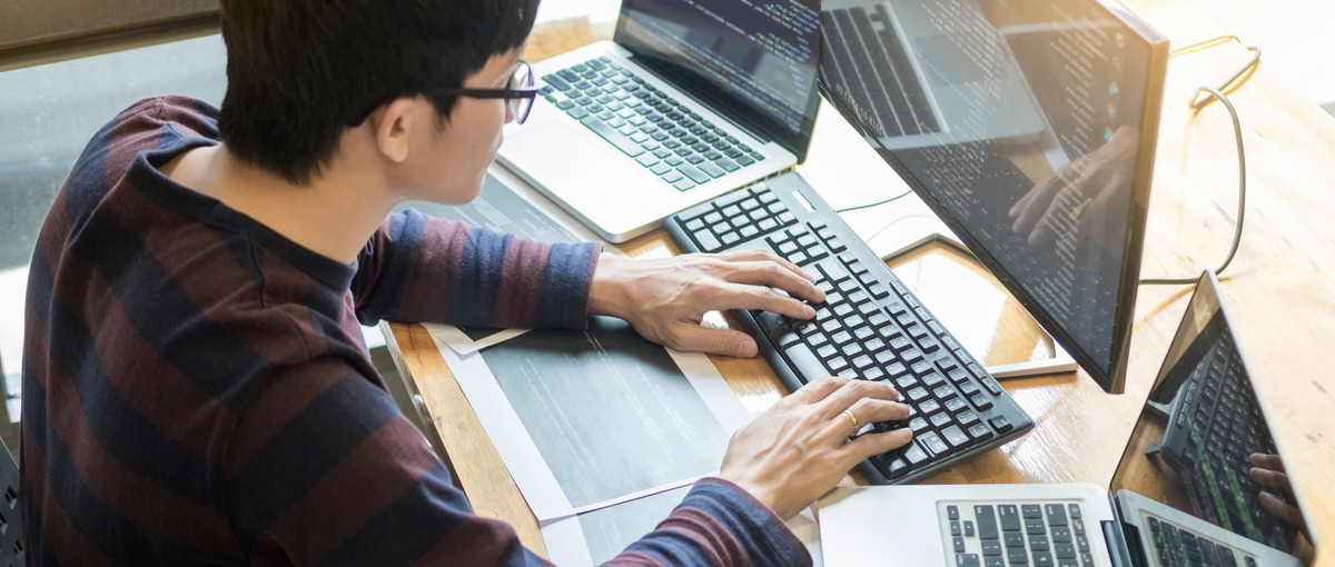 歯科業界特化の成長ベンチャーでマーケティング×開発に挑戦！