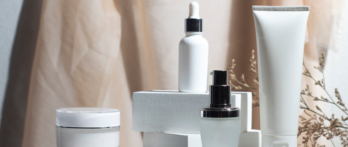 グラフィックデザイナー｜キャラクター・ロゴデザインから、資料デザインまで！