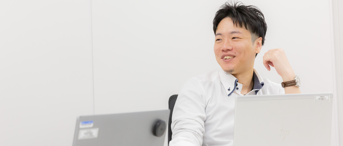 技術でチームを牽引するプレイングマネージャー。AWS環境で裁量を持って開発