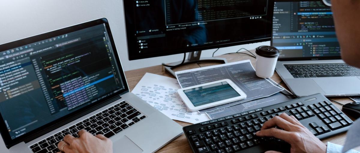 Vue/Reactで描く次世代UI/UX！革新的なWebサービス開発に挑戦