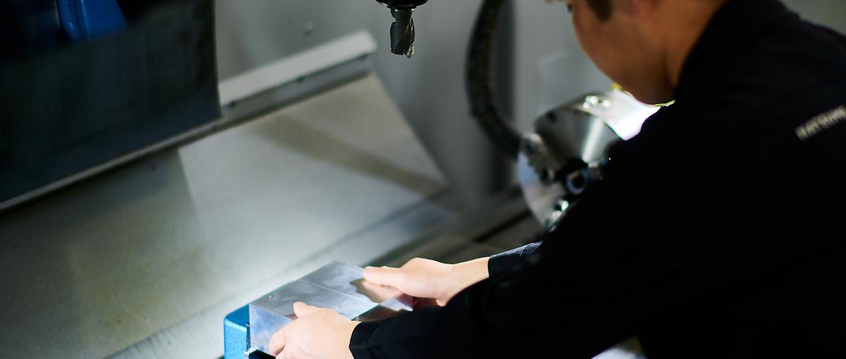 精密機器の要となる 光 の魔術師、募集中。