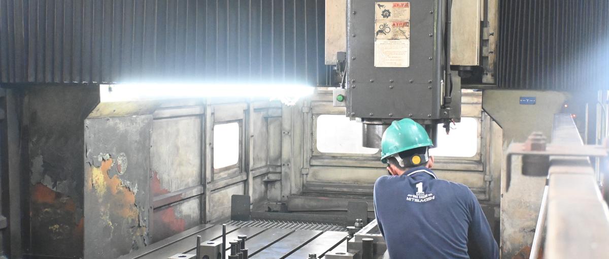 海外拠点と連携してプレス・インジェクション製品と金型に関わる打合せと調整