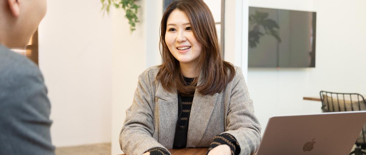  自由度の高い環境でグラフィックデザインのスキルを磨き、企業のサポートを！