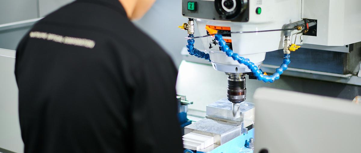 精密のその先へ――美しさを妥協しないレンズメーカーで学ぶ仕事