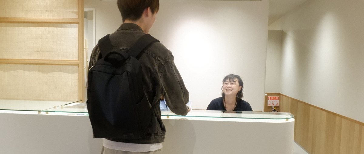 福岡のローカルな魅力を世界に届けるフロントスタッフ募集