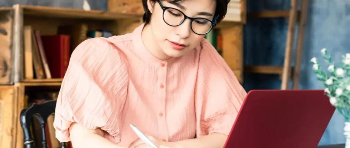 会社案内や広報誌を手掛ける編集・ライティングディレクター募集