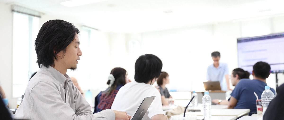 フロン トエンドエンジニア！チーム開発の会社です！