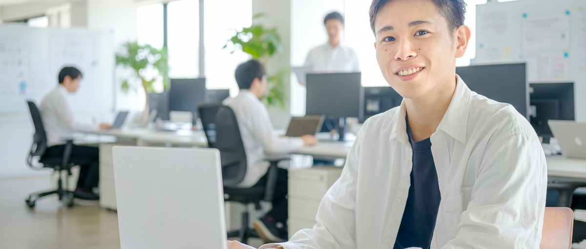 学生と企業をつなぐ！自社就活サイトの営業orCS│オンラインですべて完結！