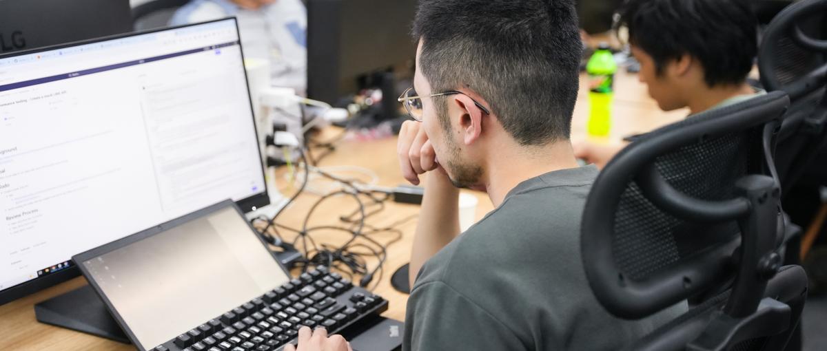 マネジメント特化ではなく、技術的な役割も持ち続けるキャリアを目指すSE募集