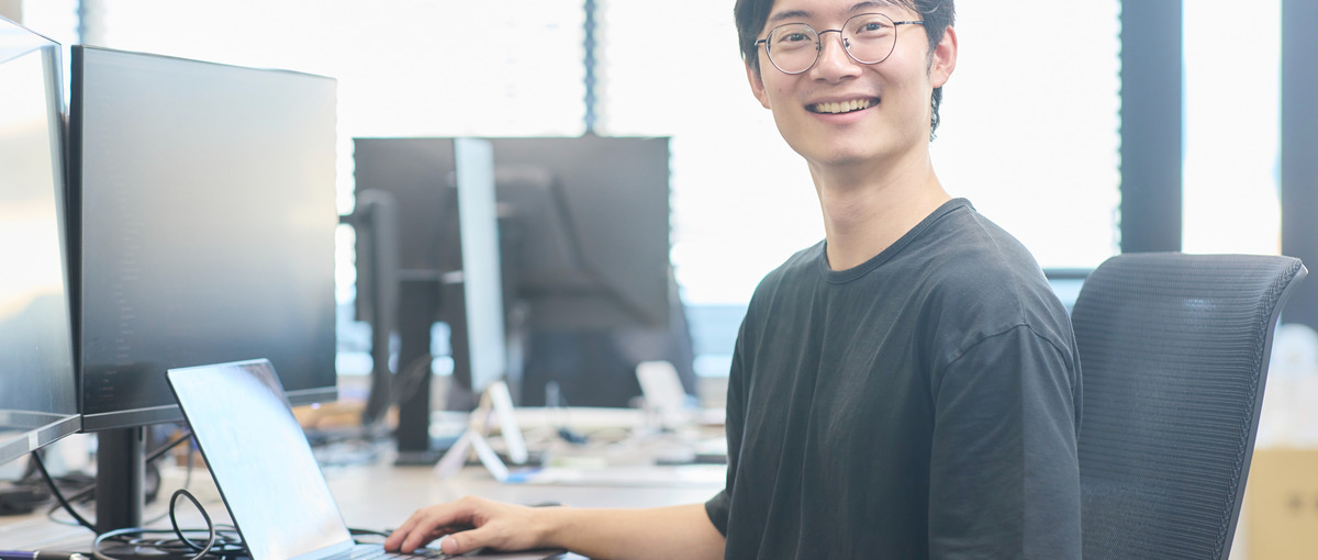 営業チームと連携しながら新機能を企画・開発するエンジニア