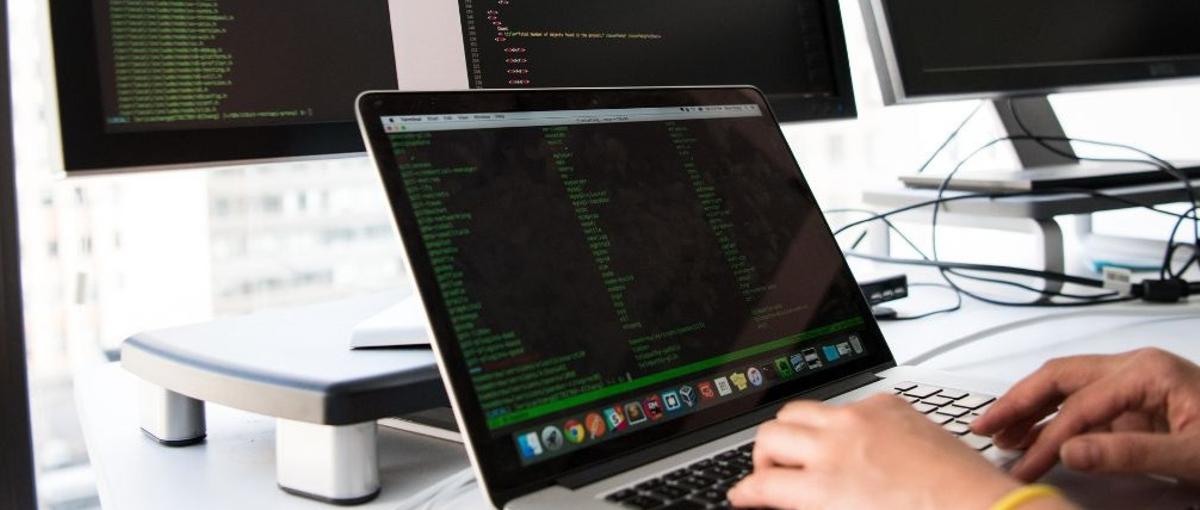 自社開発の宿泊予約システムを進化させるフルスタックエンジニア！