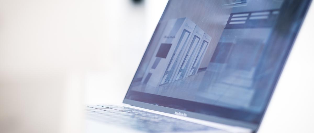 自社プロダクトを推し進める。裏技発掘の運用プロ求む。