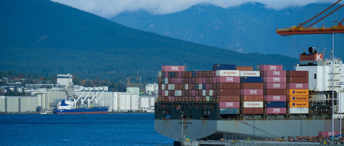 設計も現場も営業も。港を支える、多能工セールスエンジニアを募集！