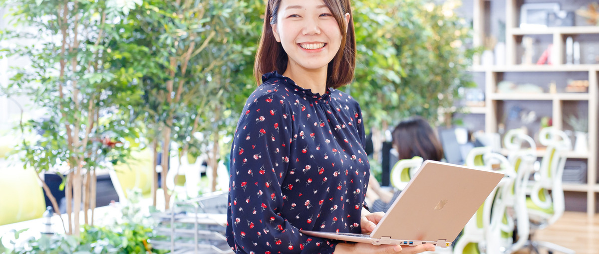 関係者をつなぎ、進行を支える。調整力でプロジェクトを前に進めるPMO補佐職