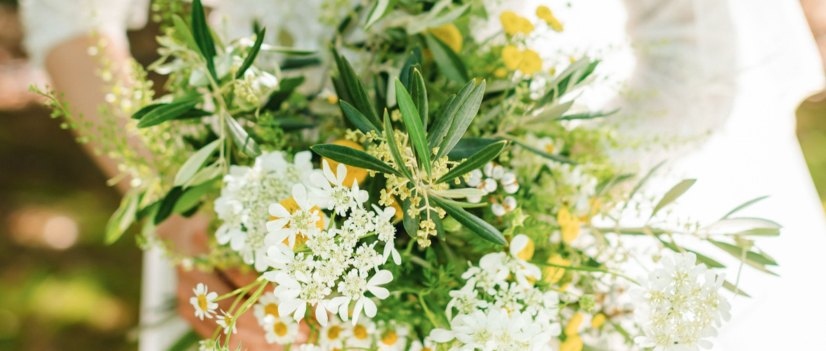 お花が好き。その気持ちだけでいい。ゼロから学び、空間を彩り演出するプロへ