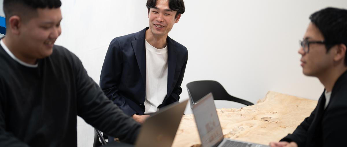 SNS戦略を設計するディレクター募集｜データと感性でブランドを導く