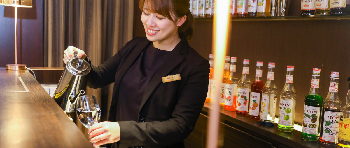 ブライダルサービススタッフ／おもてなしで人生最高の舞台を盛り上げる