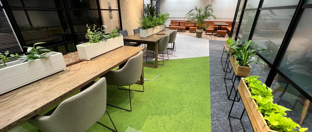 年齢・国籍の壁を越えて、IT人材営業募集！