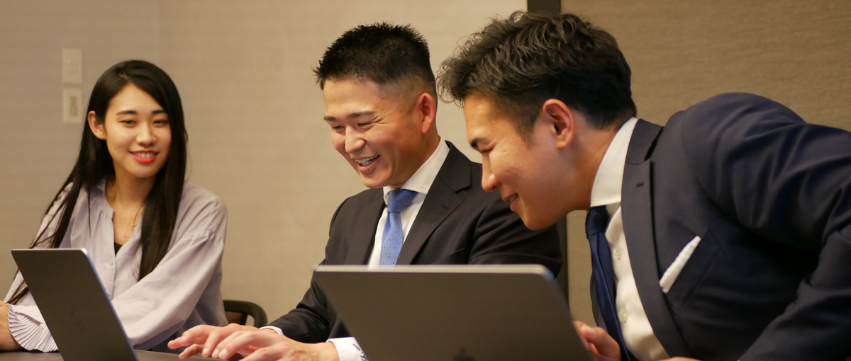 28卒歓迎！難関企業内定多数｜営業×マーケの二刀流で｜勝てる就活をその手に