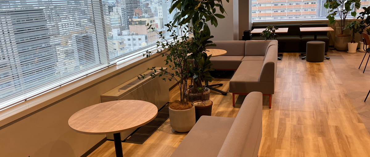 広報の枠を超えて活躍！在庫管理からプレス対応まで担う自社ブランドの要